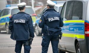 Im Rahmen des Programms "Sichere Innenstadt" kontrollierten Beamte der Polizeidirektion Groß-Gerau, Mitarbeiter der Stadtpolizeien Rüsselsheim, Kelsterbach und Raunheim, Einsatzkräfte der Hessischen Bereitschaftspolizei und der Zoll Darmstadt am Dienstag (20.01.) erneut den Straßenverkehr sowie Kioske. (Symbolfoto: Polizei Südhessen).